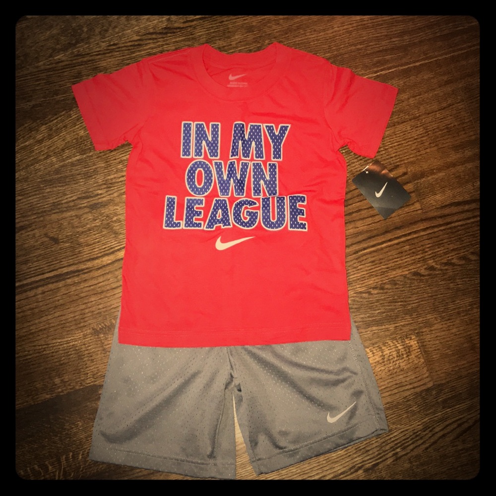 Boys Nike Outfit (Size 6)